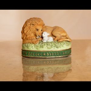 Enesco music Lion